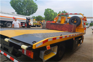 红花岗区附近拖车电话号码服务